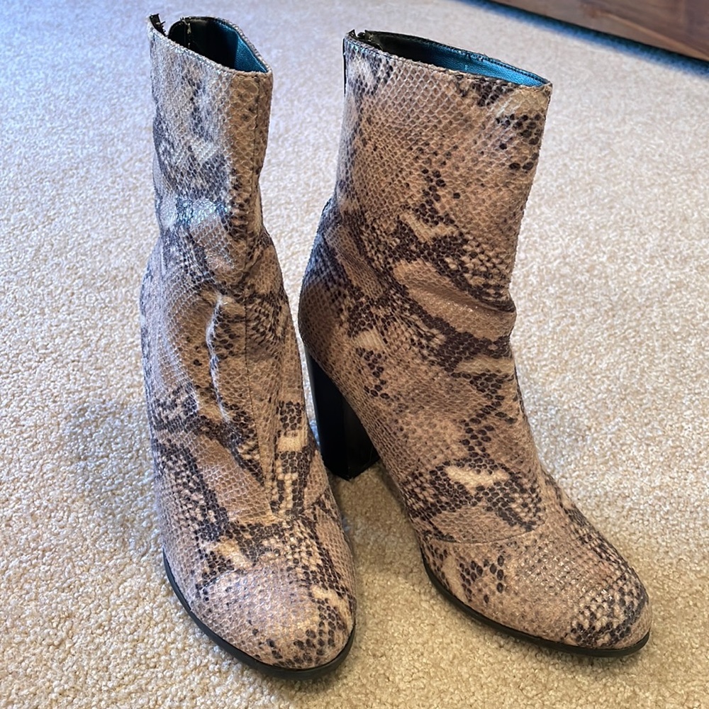 Short snakeskin boots. Size 10.  In good used condition. Man made materials.